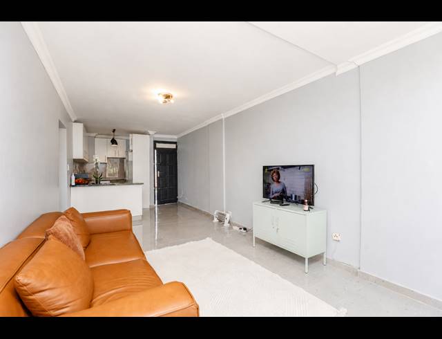 2 BEDROOM APARTMENT FOR SALE IN ESSENWOOD